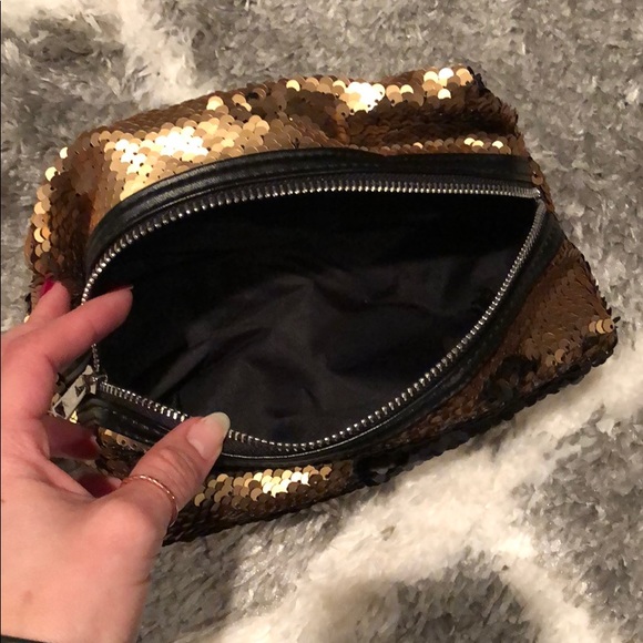 Makeup Bag - Gold flip sequin// Brand NEW - Picture 3 of 4